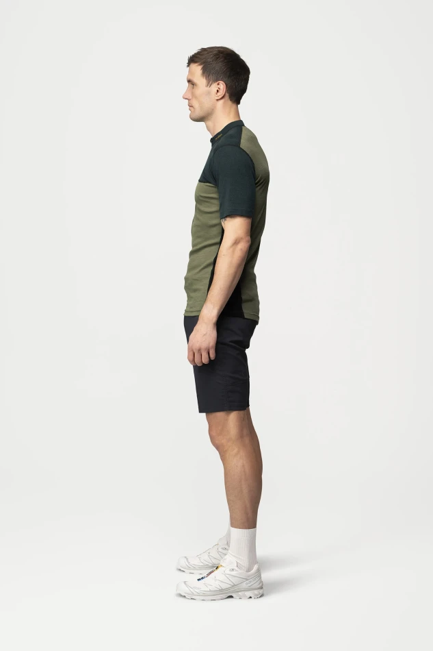 Devold Lauparen Merino 190 Zip Tee MAN, kolor: Ink/Lichen/Black - prezentacja na modelu - bok