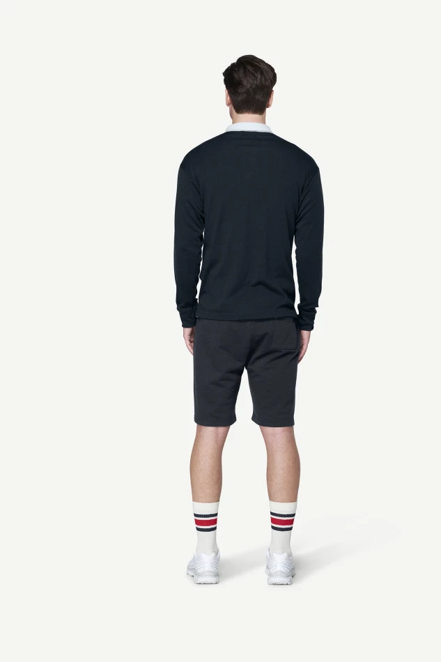 Devold Archive Rugby Shirt LS, kolor: Ink - prezentacja na modelu - przód