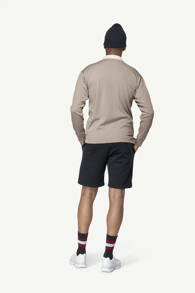 Devold Archive Rugby Shirt LS, kolor: Stone - prezentacja na modelu - tył