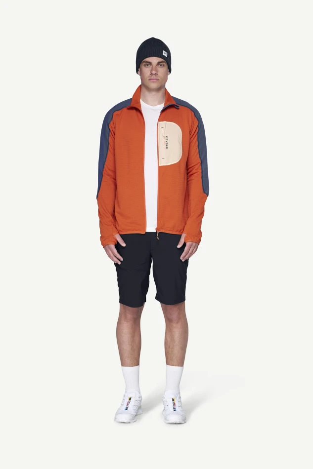 Devold Adventure Jacket MAN, kolor: Brick - prezentacja na modelu - kurtka rozpięta