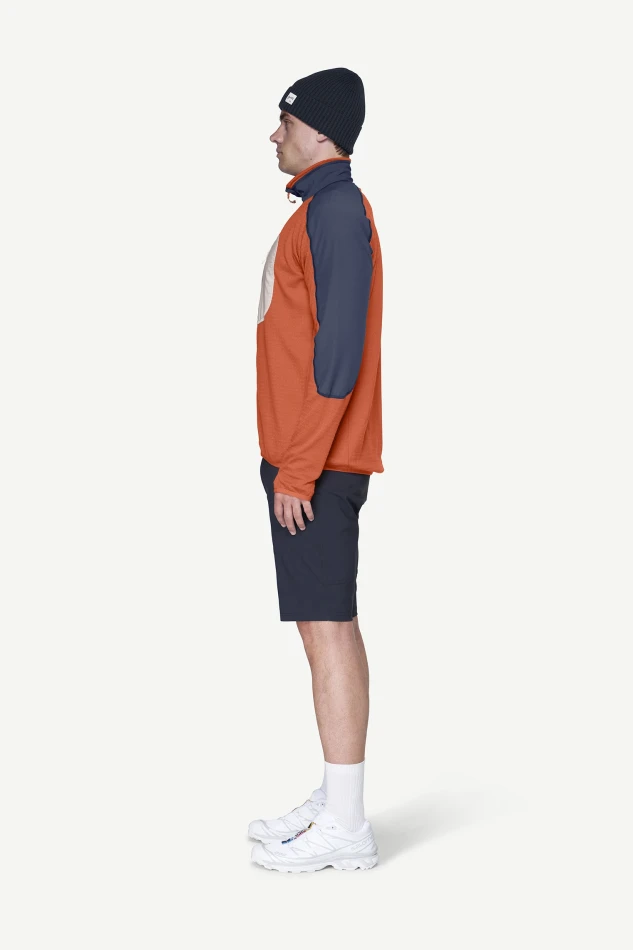 Devold Adventure Jacket MAN, kolor: Brick - prezentacja na modelu - bok