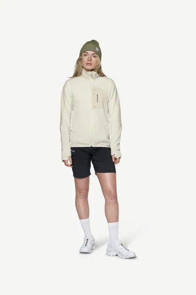 Devold Adventure Jacket WMN, kolor: Raw White - prezentacja na modelce - przód