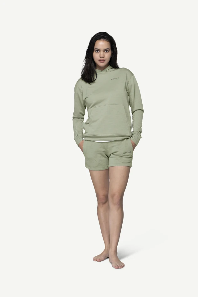 Devold Everyday Shorts WMN, kolor: Fog - prezentacja na modelce - przód