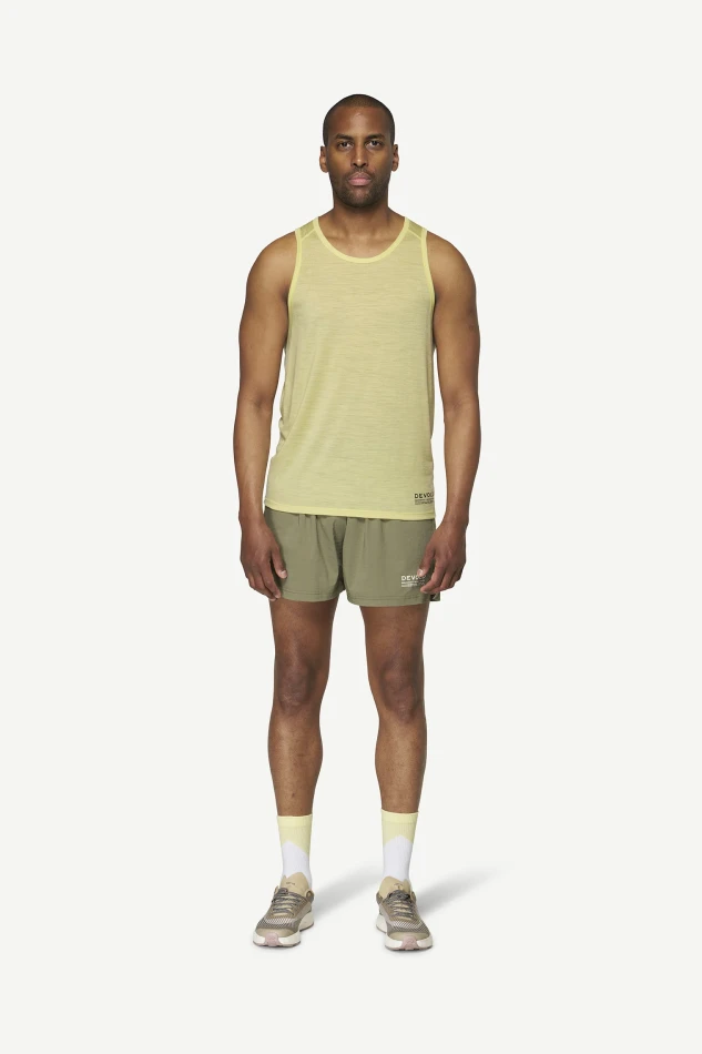 Devold Endurance Merino 130 Singlet MAN, kolor: Frozen - prezentacja na modelu - przód