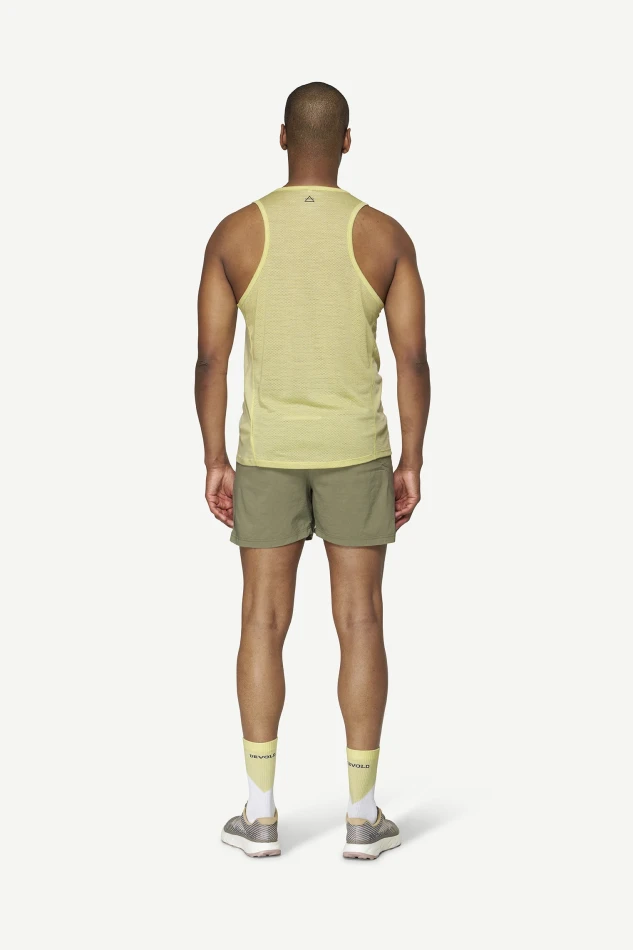 Devold Endurance Merino 130 Singlet MAN, kolor: Frozen - prezentacja na modelu - tył