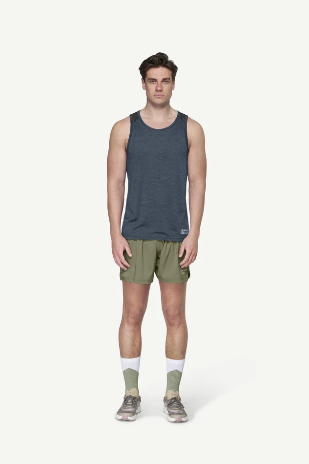 Devold Endurance Merino 130 Singlet MAN, kolor: Ink - prezentacja na modelu - przód