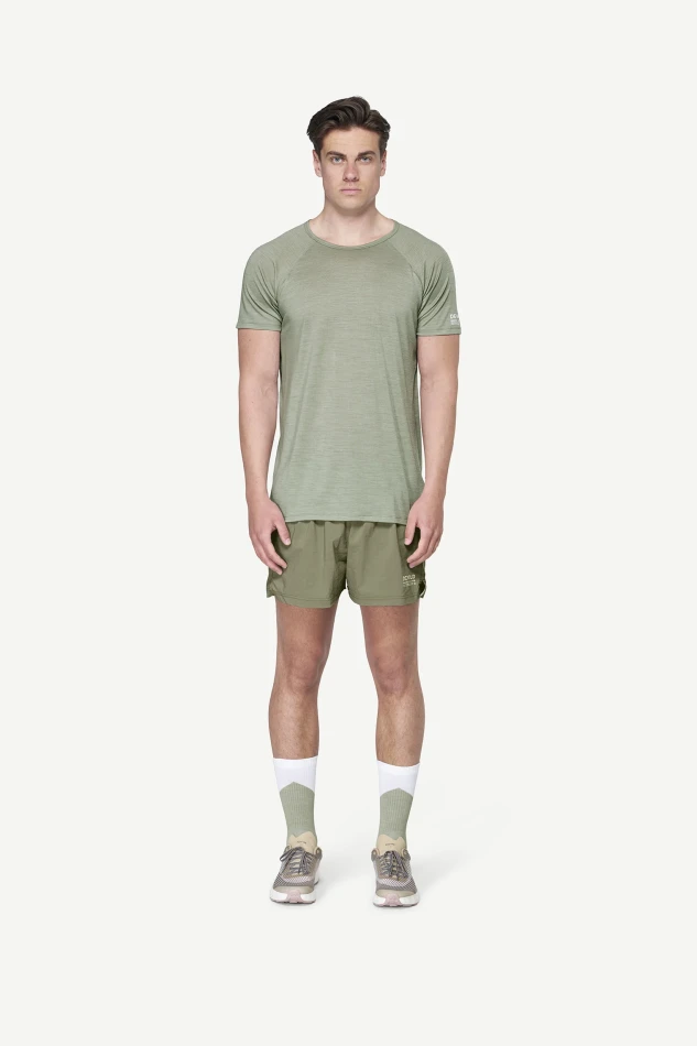 Devold Endurance Merino 130 T-Shirt MAN, kolor: Fog - prezentacja na modelu - przód