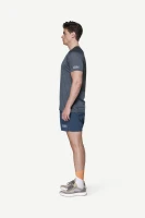 Devold Endurance Merino 130 T-Shirt MAN, kolor: Night - prezentacja na modelu - bok