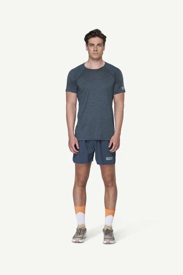 Devold Endurance Merino 130 T-Shirt MAN, kolor: Night - prezentacja na modelu - przód