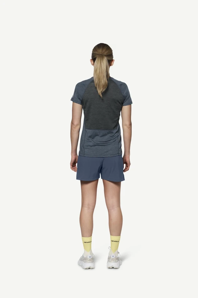 Devold Endurance Merino 130 T-Shirt WMN, kolor: Night - prezentacja na modelce - tył