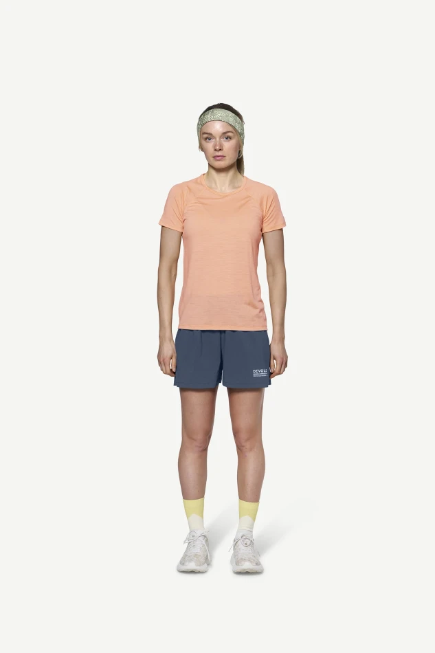 Devold Endurance Merino 130 T-Shirt WMN, kolor: Sunrise - prezentacja na modelce - przód