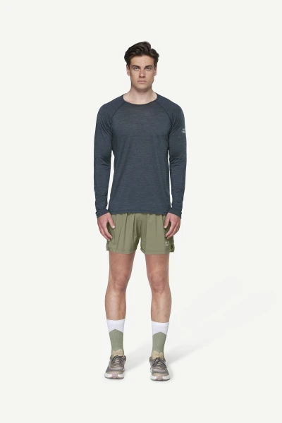 Devold Endurance Merino 130 Shirt MAN, kolor: Night - prezentacja na modelu - przód