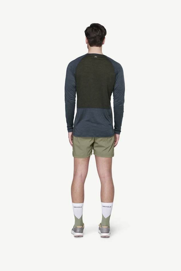 Devold Endurance Merino 130 Shirt MAN, kolor: Night - prezentacja na modelu - tył