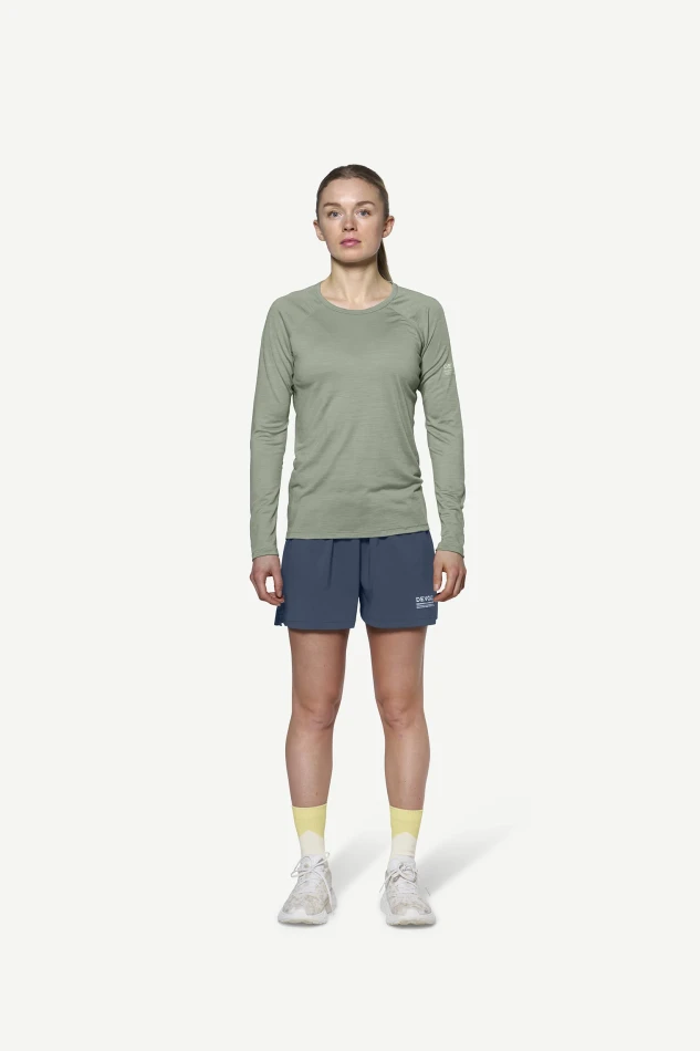 Devold Endurance Merino 130 Shirt WMN, kolor: Fog - prezentacja na modelce - przód