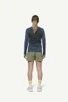 Devold Endurance Merino 130 Shirt WMN, kolor: Night - prezentacja na modelce - tył