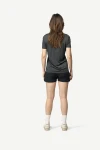 Devold Active Spring Tee WMN, kolor: Anthracite - prezentacja na modelce - tył