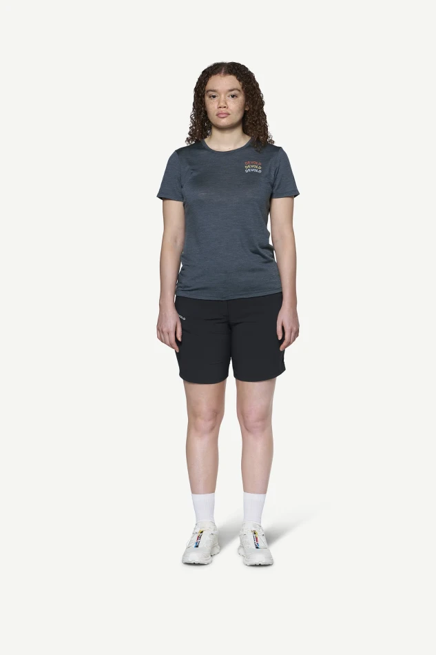 Devold Active Devold Legacy Tee WMN, kolor: Night - prezentacja na modelce - przód