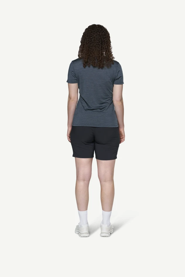 Devold Active Devold Legacy Tee WMN, kolor: Night - prezentacja na modelce - tył