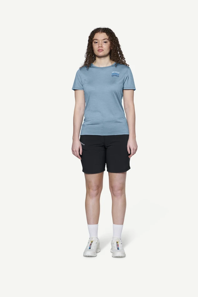 Devold Active Devold Legacy Tee WMN, kolor: Skyblue - prezentacja na modelce - przód
