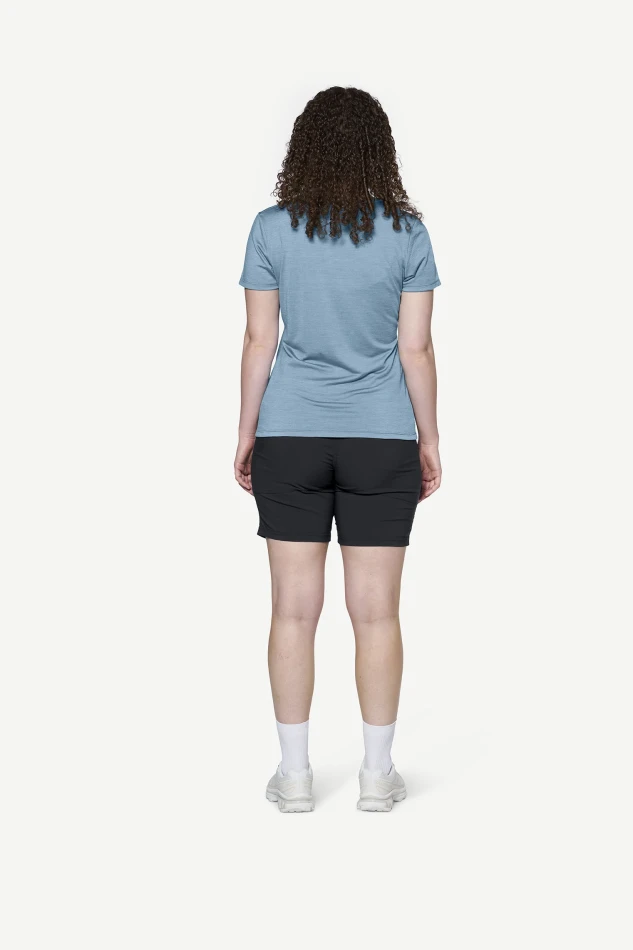 Devold Active Devold Legacy Tee WMN, kolor: Skyblue - prezentacja na modelce - tył