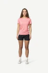 Devold Active Tee WMN, kolor: Apricot - prezentacja na modelce - przód