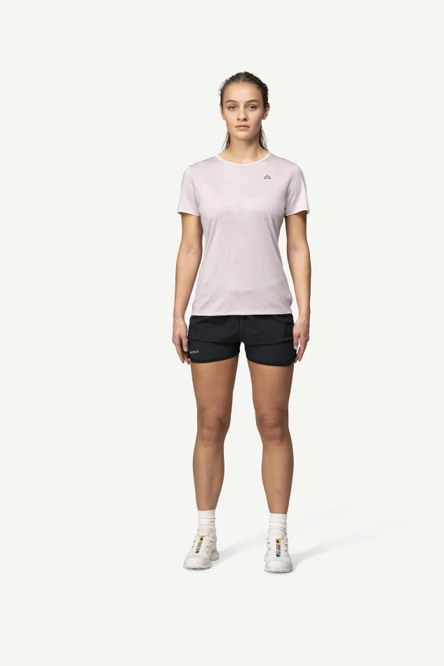 Devold Active Tee WMN, kolor: Orchid - prezentacja na modelce - przód