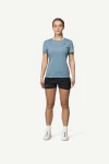 Devold Active Tee WMN, kolor: Skyblue - prezentacja na modelce - przód