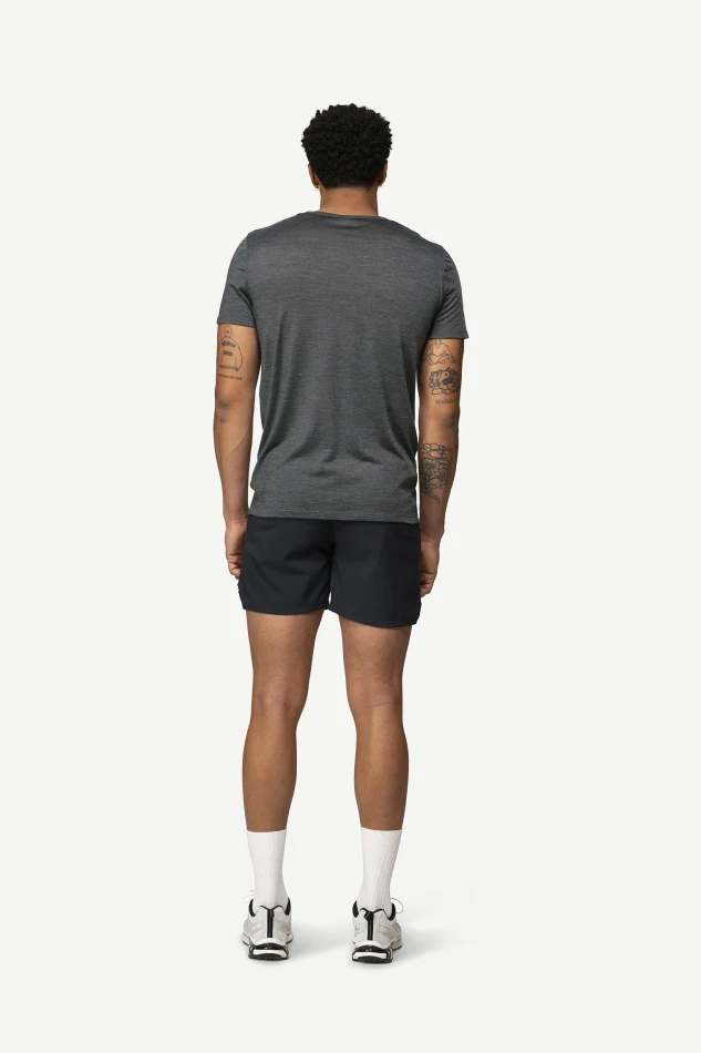 Devold Active Outline Tee MAN, kolor: Anthracite - prezentacja na modelu - tył