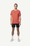 Devold Active Outline Tee MAN, kolor: Cayenne - prezentacja na modelu - przód