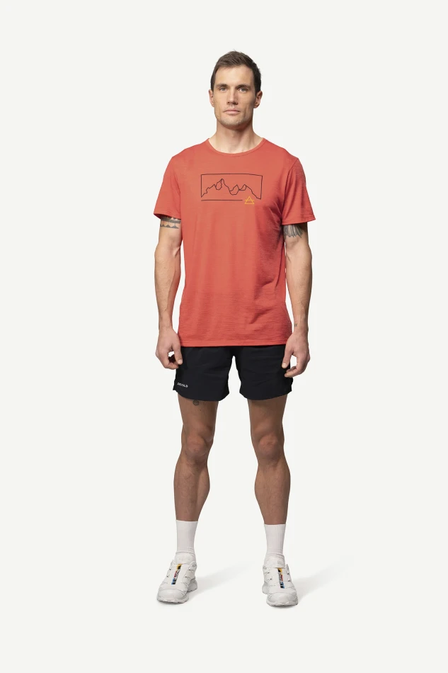 Devold Active Outline Tee MAN, kolor: Cayenne - prezentacja na modelu - przód