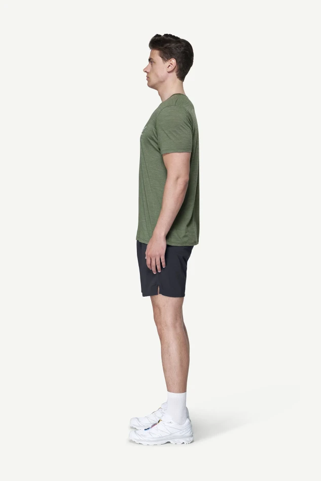 Devold Active Skyline Tee MAN, kolor: Forest - prezentacja na modelu - bok