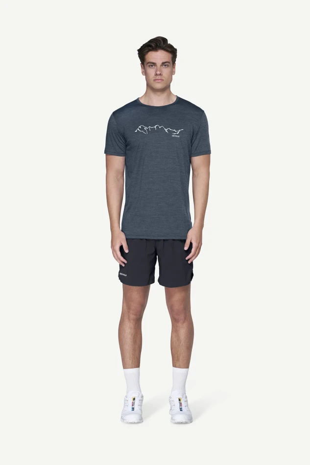 Devold Active Skyline Tee MAN, kolor: Night - prezentacja na modelu - przód