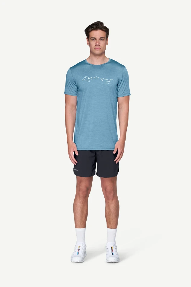 Devold Active Skyline Tee MAN, kolor: Skyblue - prezentacja na modelu - przód