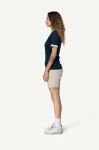 Devold Archive Ringer Tee, kolor: Ink/Offwhite - prezentacja na modelce - bok