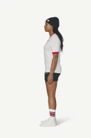 Devold Archive Ringer Tee, kolor: White/Chilli - prezentacja na modelce - bok