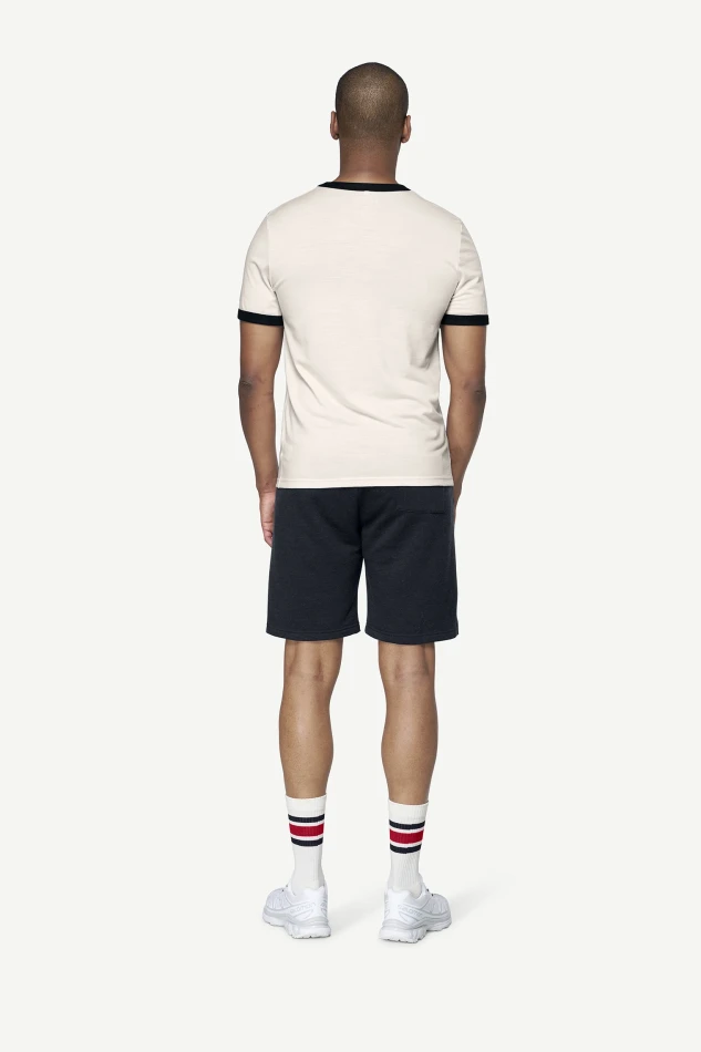 Devold Archive Ringer Tee, kolor: White/Ink - prezentacja na modelu - tył