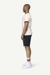 Devold Archive Ringer Tee, kolor: White/Ink - prezentacja na modelu - bok