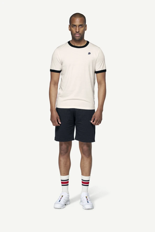 Devold Archive Ringer Tee, kolor: White/Ink - prezentacja na modelu - przód