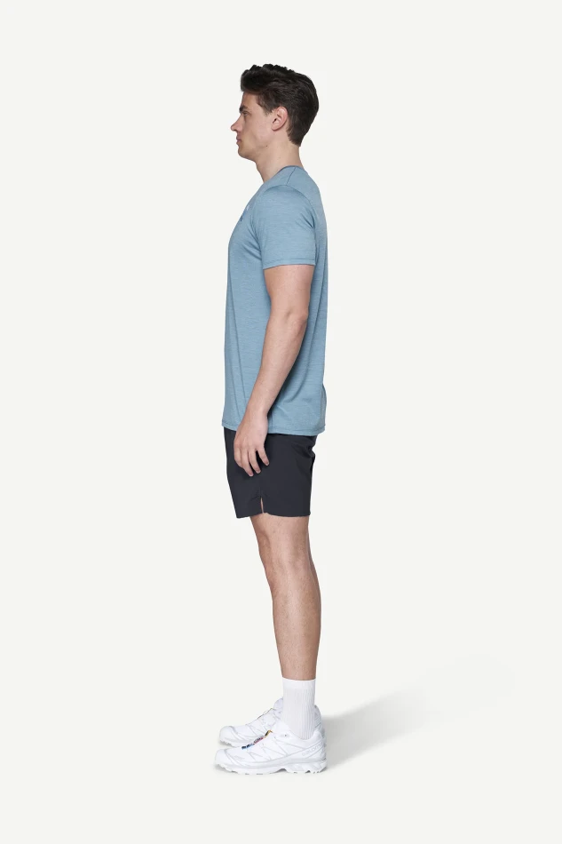 Devold Active "Devold Legacy" Tee MAN, kolor: Skyblue - prezentacja na modelu - bok