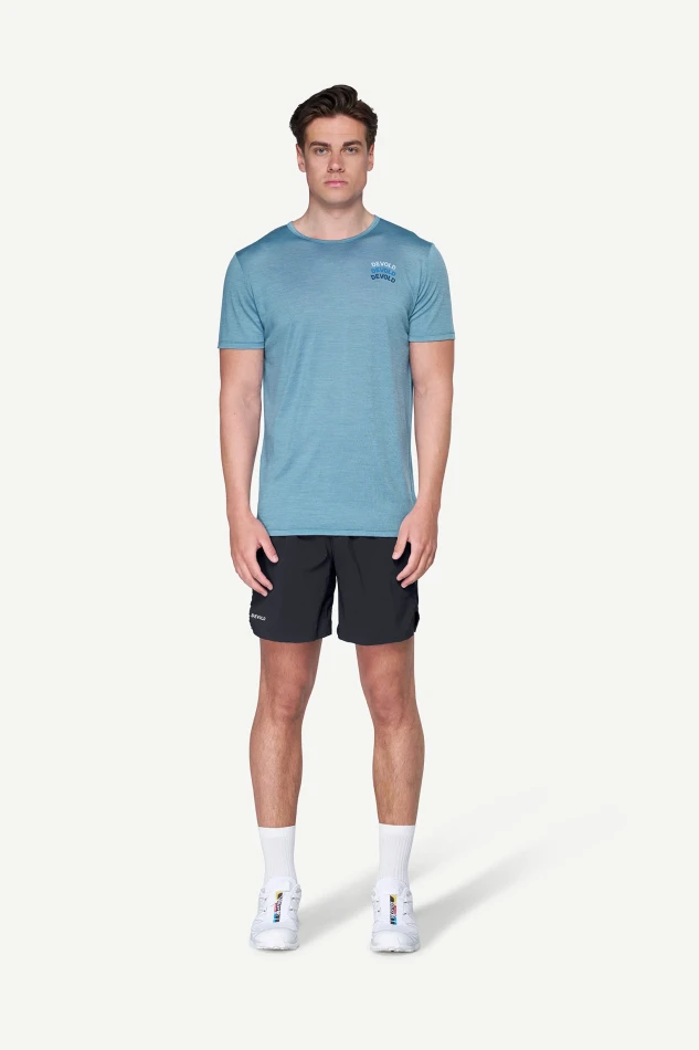 Devold Active "Devold Legacy" Tee MAN, kolor: Skyblue - prezentacja na modelu - przód