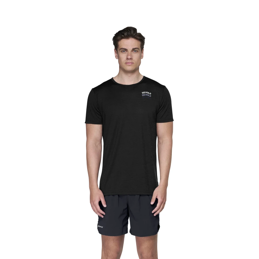 Devold Active "Devold Legacy" Tee MAN, kolor: Black - prezentacja na modelu