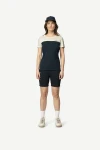 Devold Classic Linear Tee WMN, kolor: White/Ink - prezentacja na modelce - przód