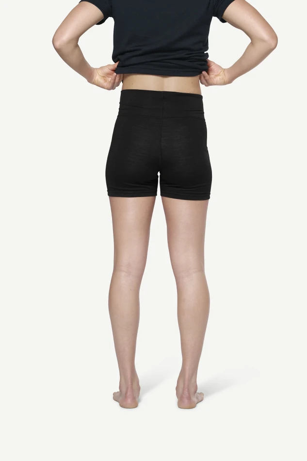 Devold Breeze Plus Merino 200 Boxer WMN, kolor: Black - prezentacja na modelce - tył