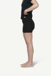 Devold Breeze Plus Merino 200 Boxer WMN, kolor: Black - prezentacja na modelce - bok