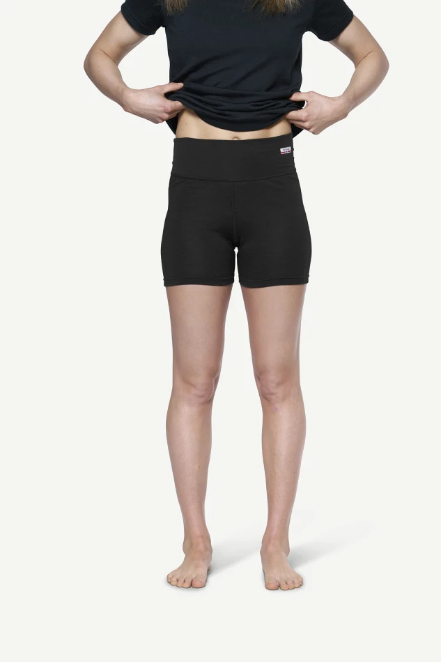 Devold Breeze Plus Merino 200 Boxer WMN, kolor: Black - prezentacja na modelce - przód