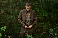 Harkila Scandinavian S/S T-shirt, kolor: Grape Leaf - zdjęcie w terenie na modelu