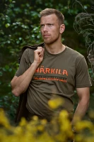 Harkila Scandinavian S/S T-shirt, kolor: Grape Leaf - zdjęcie w terenie na modelu