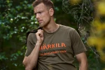 Harkila Scandinavian S/S T-shirt, kolor: Grape Leaf - zdjęcie w terenie na modelu