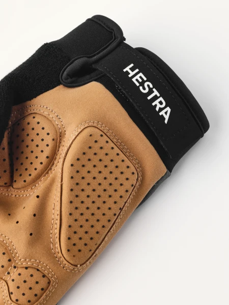 Hestra Bike Guard D3O Short Grey Dłoń2