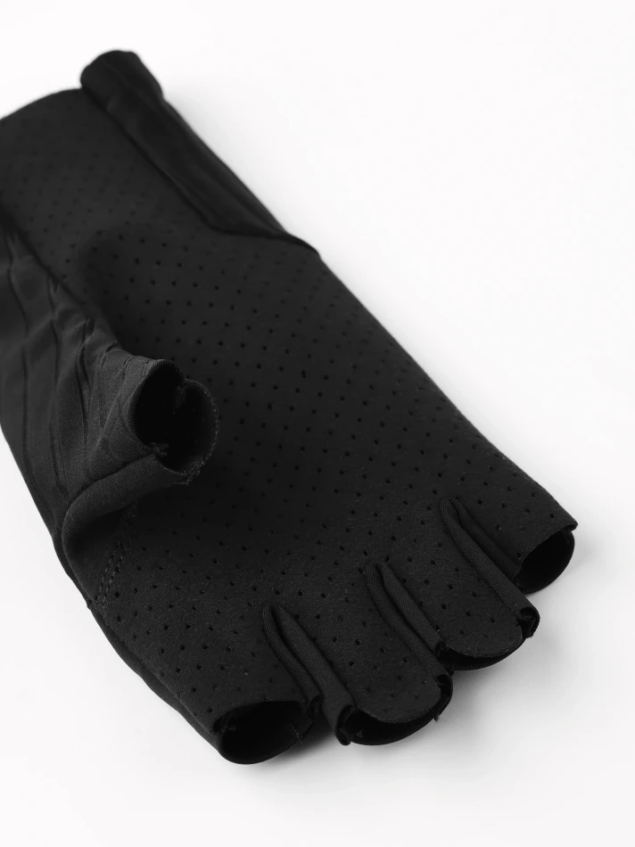 Hestra Aero Short Black Dłoń2